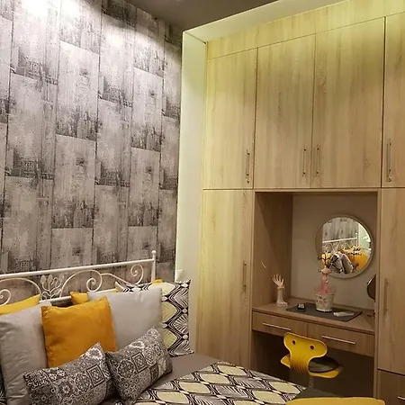 'golden Aurora' With Elegant Style Athens