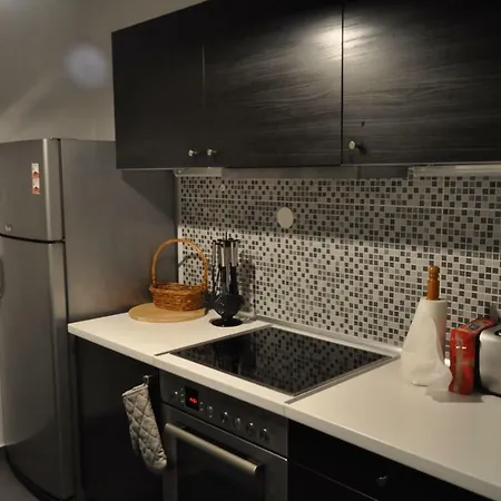 Apartment Awesome 3' From Metro *