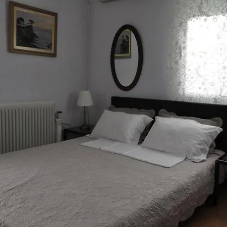 Awesome 3' From Metro Apartment Athens