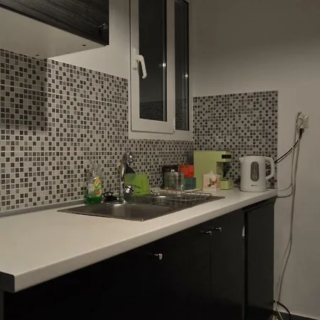 Awesome 3' From Metro Apartment