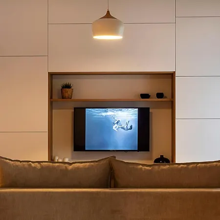 Elegant, Spacious & Minimalist Aptm W/balcony