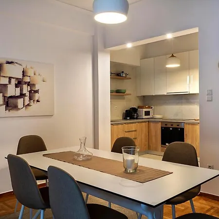 Apartment Elegant, Spacious & Minimalist Aptm W/balcony