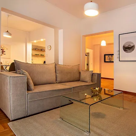 Apartment Elegant, Spacious & Minimalist Aptm W/balcony