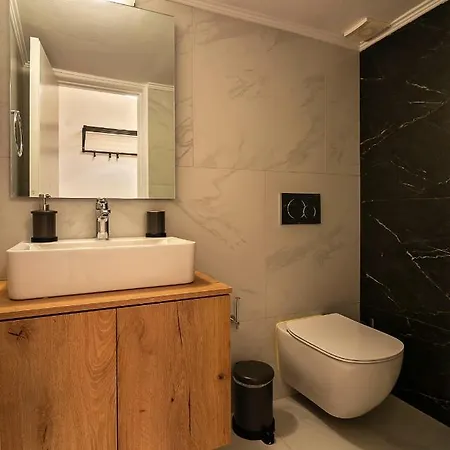Elegant, Spacious & Minimalist Aptm W/balcony Apartment *