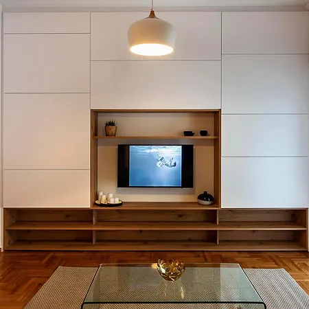 Elegant, Spacious & Minimalist Aptm W/balcony Apartment *