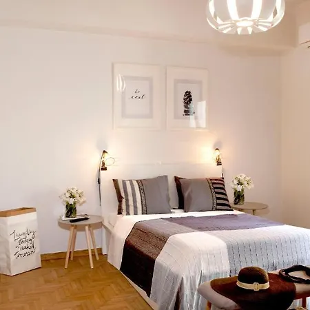 Modern 100 M.from Archaeological Museum! Apartment