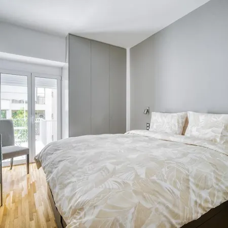 Bright Spacious Luxury In Prime דירה *