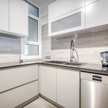 Bright Spacious Luxury In Prime *
