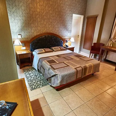 Hotel Exis 2*