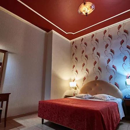 Exis Hotel 2*