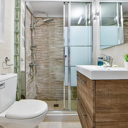 Pleasant Flat Next To Panormou Metro Station * Athens
